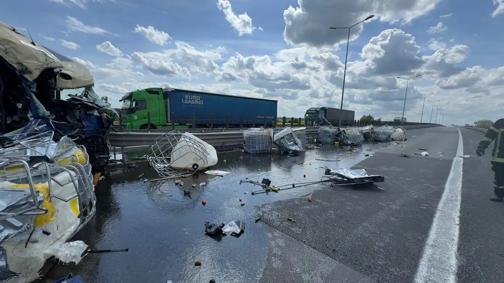 Accident pe A1 la km 543 Arad: doi șoferi evaluați, un martor la spital