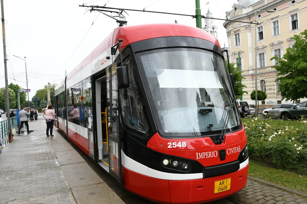 10 tramvaie noi circulă la Arad după primul proiect european PR Vest 2021–2027