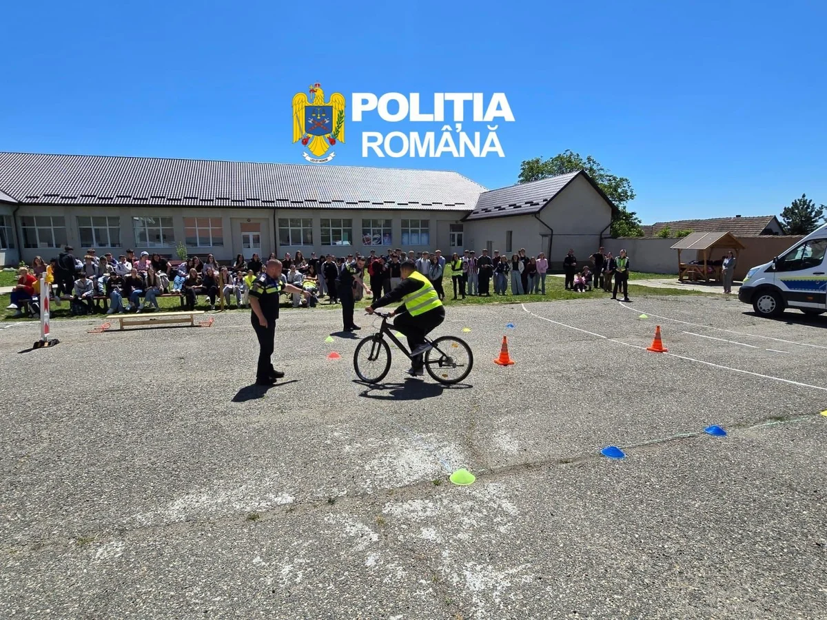 140 de elevi din Vinga au învățat regulile pentru bicicliști