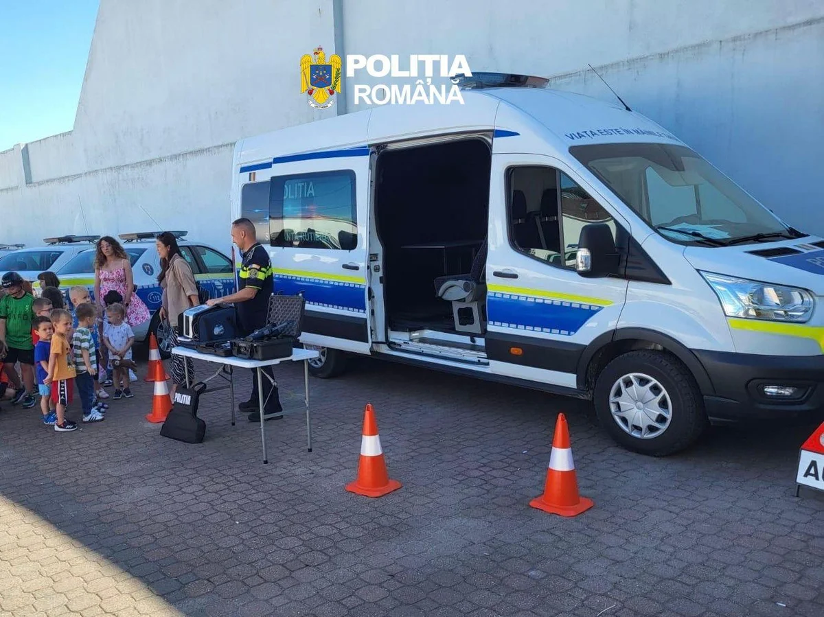 Polițiștii rutieri din Arad au educat 25 de preșcolari în trafic