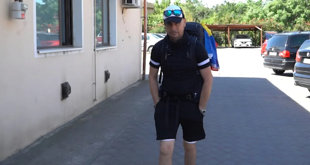 Brașovean pe jos spre Lisabona a ajuns la Arad după 5 zile de mers