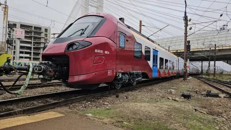 Un tren nou Alstom, atacat cu pietre lângă Constanța