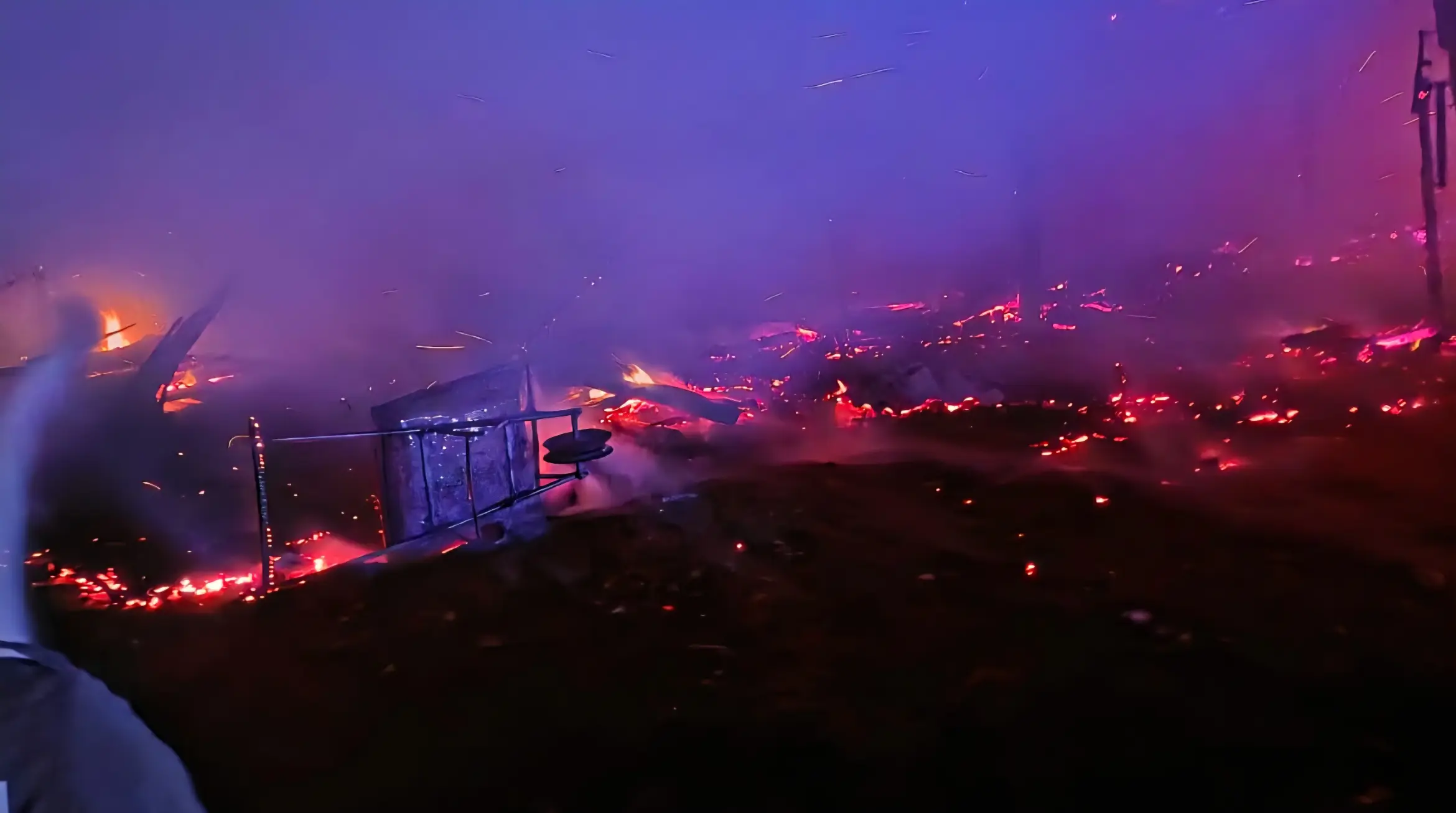 Incendiu în Ineu: adăpost de animale distrus, o porcină a murit