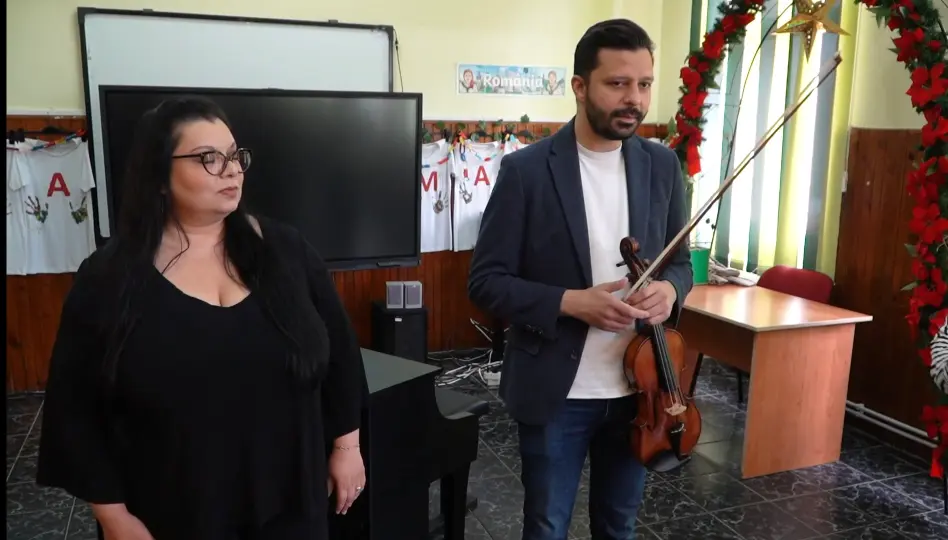 Un Stradivarius din 1729 a cântat pentru elevii nevăzători din Arad